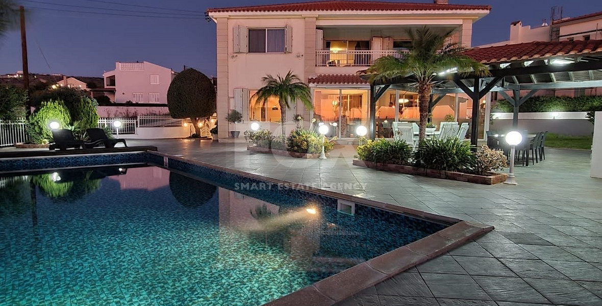 Luxury six bedroom villa in Konia , Paphos