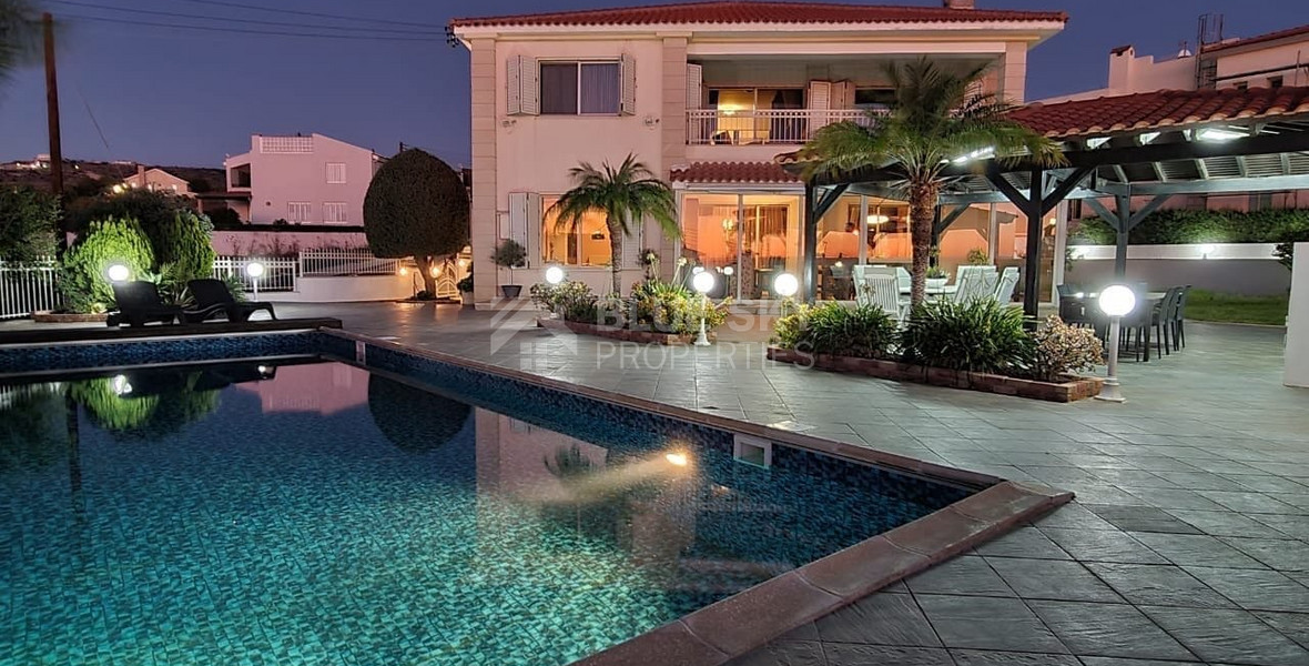 Luxury six bedroom villa in Konia , Paphos