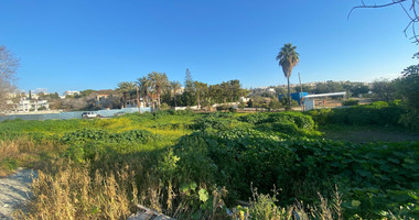 Spacious 2000 m2 plot  in Chlorakas