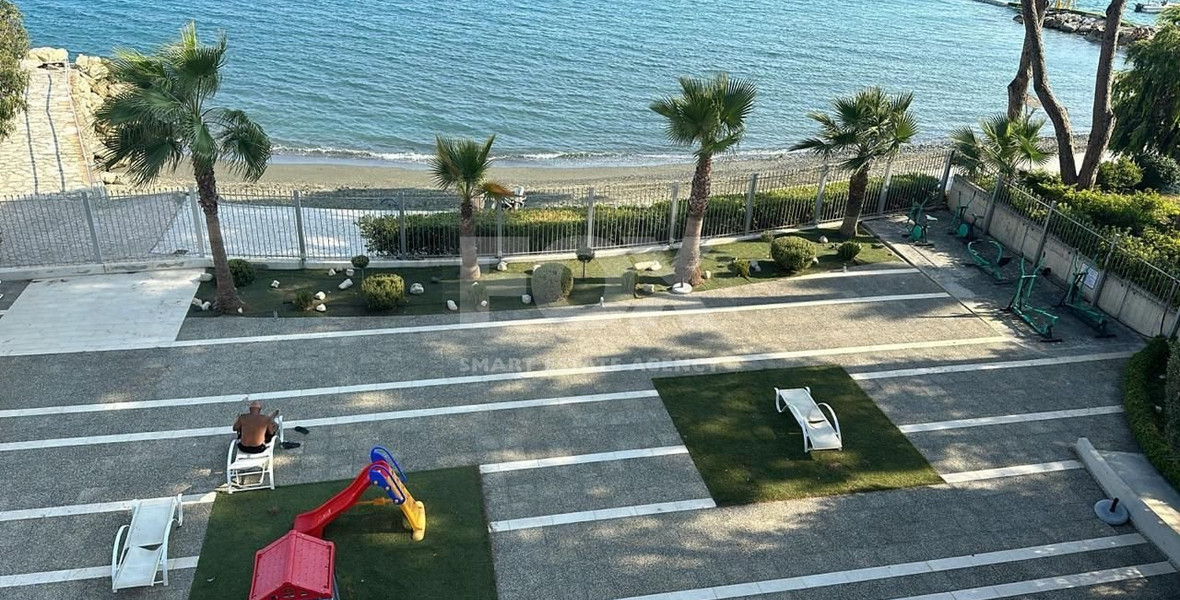 Beautiful fully furnished sea front apartment in Potamos Germasogeias, Limassol