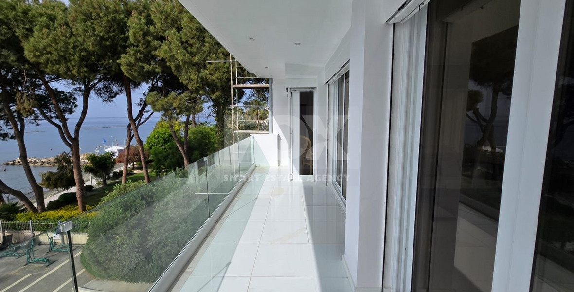 Beautiful fully furnished sea front apartment in Potamos Germasogeias, Limassol