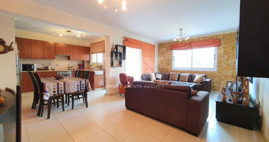 Spacious 3 Bedroom Apartment with front terrace for Rent in Mesa Geitonia