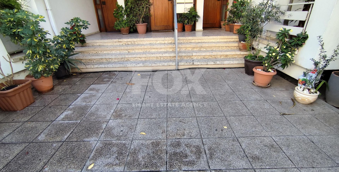 Spacious unfurnished 3-bedroom apartment to rent in Neapoli