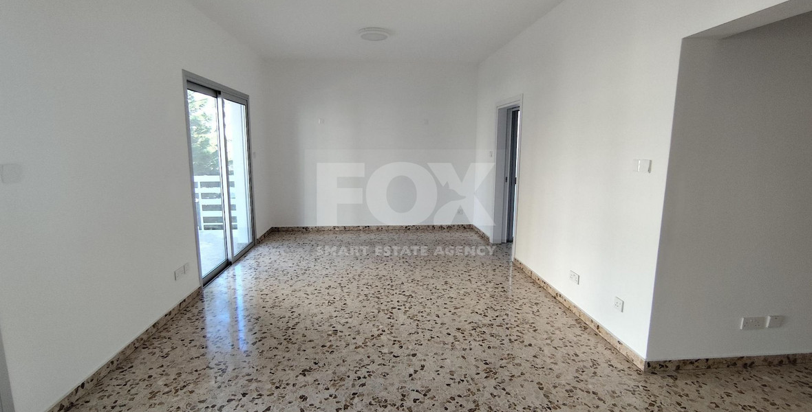 Spacious unfurnished 3-bedroom apartment to rent in Neapoli