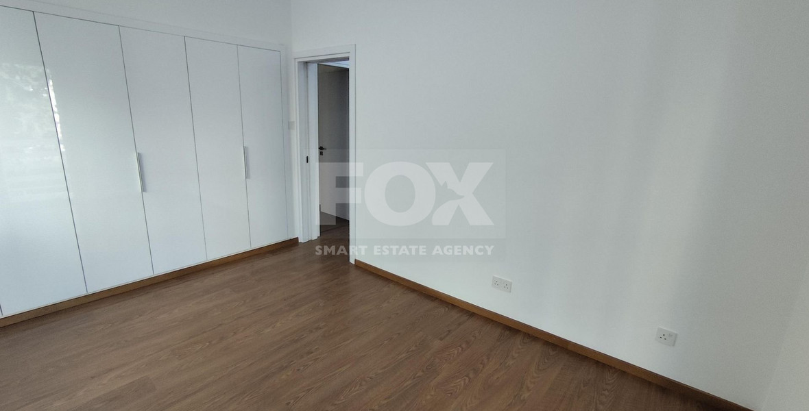 Spacious unfurnished 3-bedroom apartment to rent in Neapoli