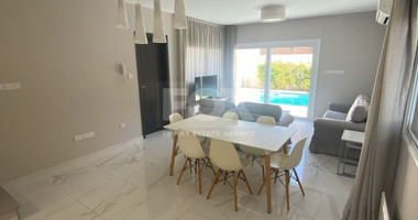 Four bedroom detached villa with pool for rent in Mesovounia