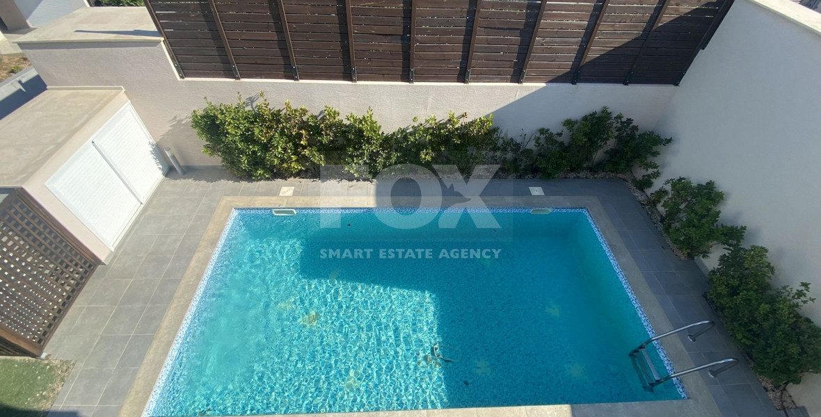 Four bedroom detached villa with pool for rent in Mesovounia