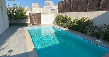 Four bedroom detached villa with pool for rent in Mesovounia