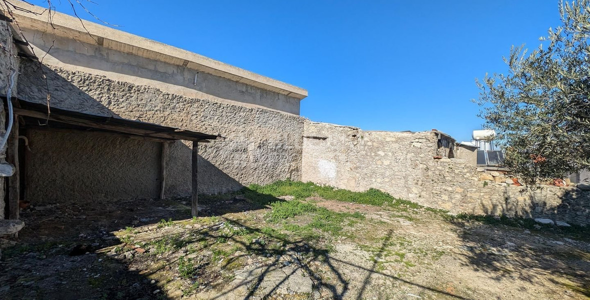 Three plots with stone-built house in Giolou, Paphos