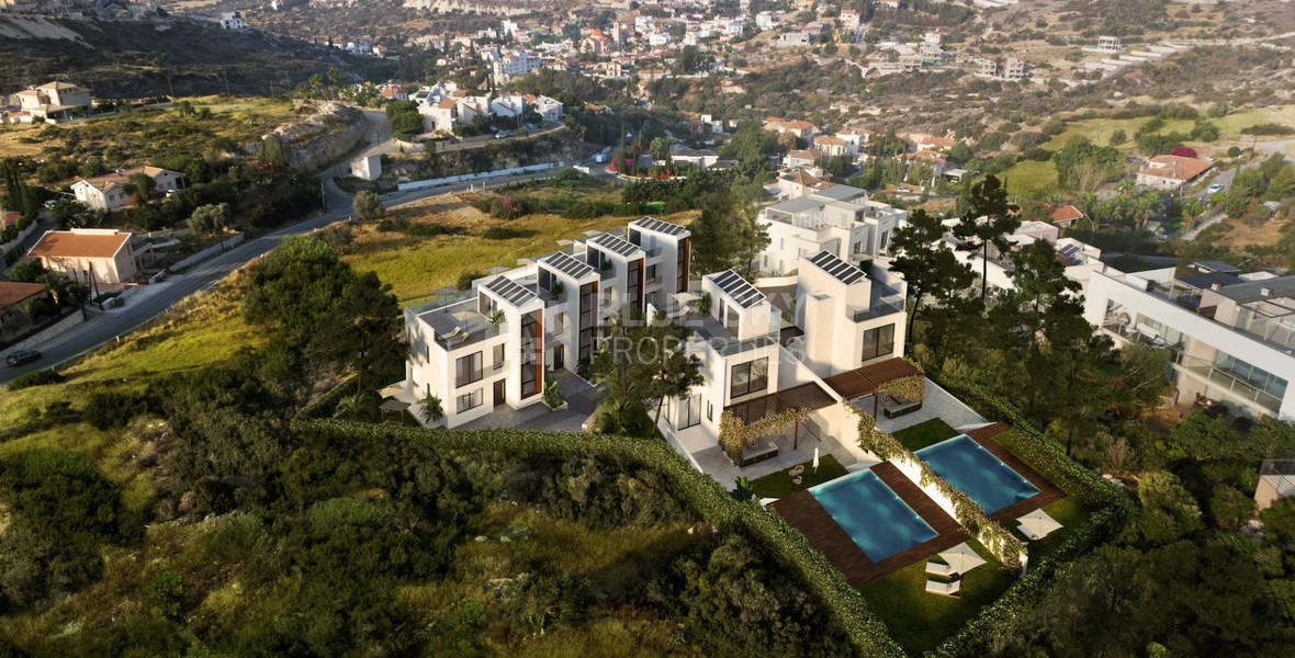 Three Bedroom Townhouse with Roof Garden in Agios Tychon