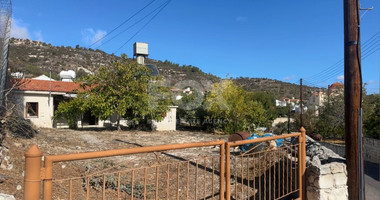 Ground-Floor House on a Corner Plot with High Development Potential in Salamiou Village