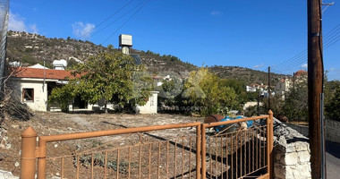 Ground-Floor House on a Corner Plot with High Development Potential in Salamiou Village