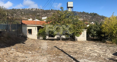 Ground-Floor House on a Corner Plot with High Development Potential in Salamiou Village