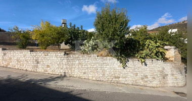 Ground-Floor House on a Corner Plot with High Development Potential in Salamiou Village