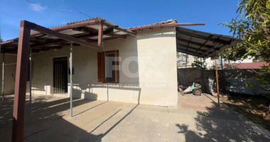Ground-Floor House on a Corner Plot with High Development Potential in Salamiou Village