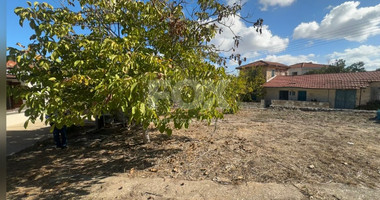 Ground-Floor House on a Corner Plot with High Development Potential in Salamiou Village