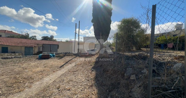 Ground-Floor House on a Corner Plot with High Development Potential in Salamiou Village