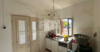 Ground-Floor House on a Corner Plot with High Development Potential in Salamiou Village