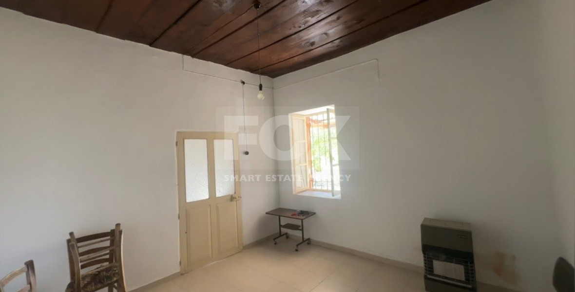 Ground-Floor House on a Corner Plot with High Development Potential in Salamiou Village