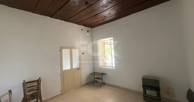 Ground-Floor House on a Corner Plot with High Development Potential in Salamiou Village