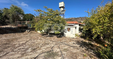 Ground-Floor House on a Corner Plot with High Development Potential in Salamiou Village