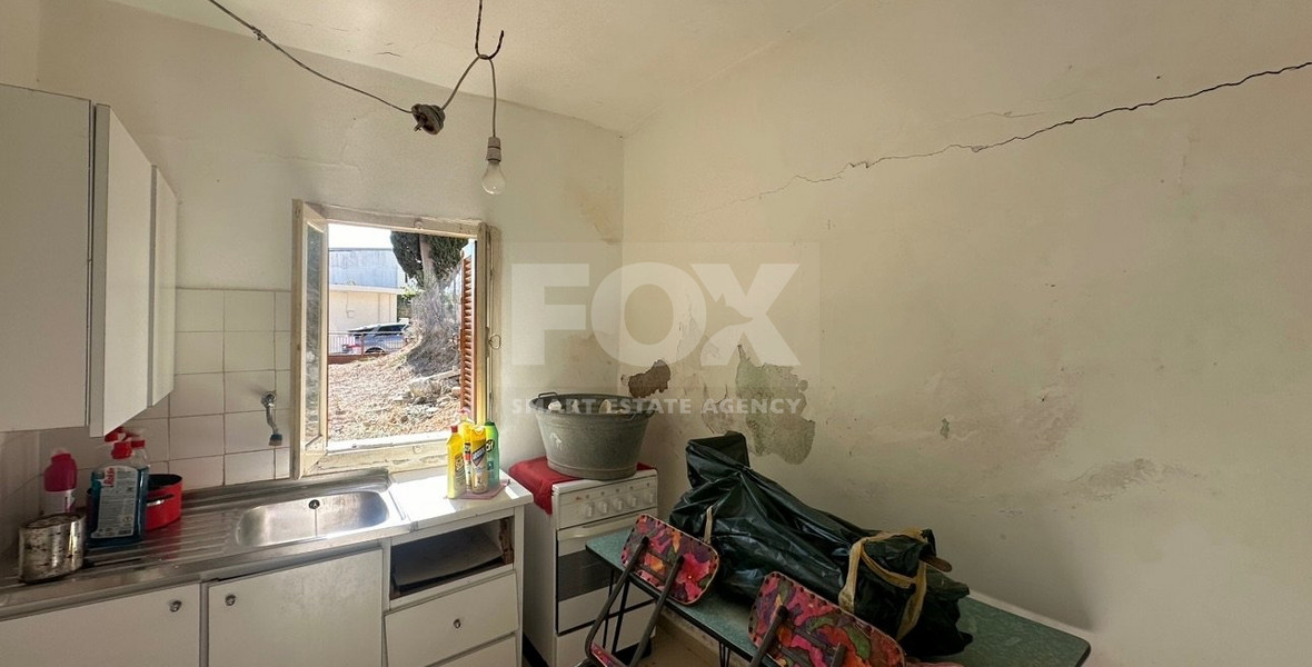 Ground-Floor House on a Corner Plot with High Development Potential in Salamiou Village