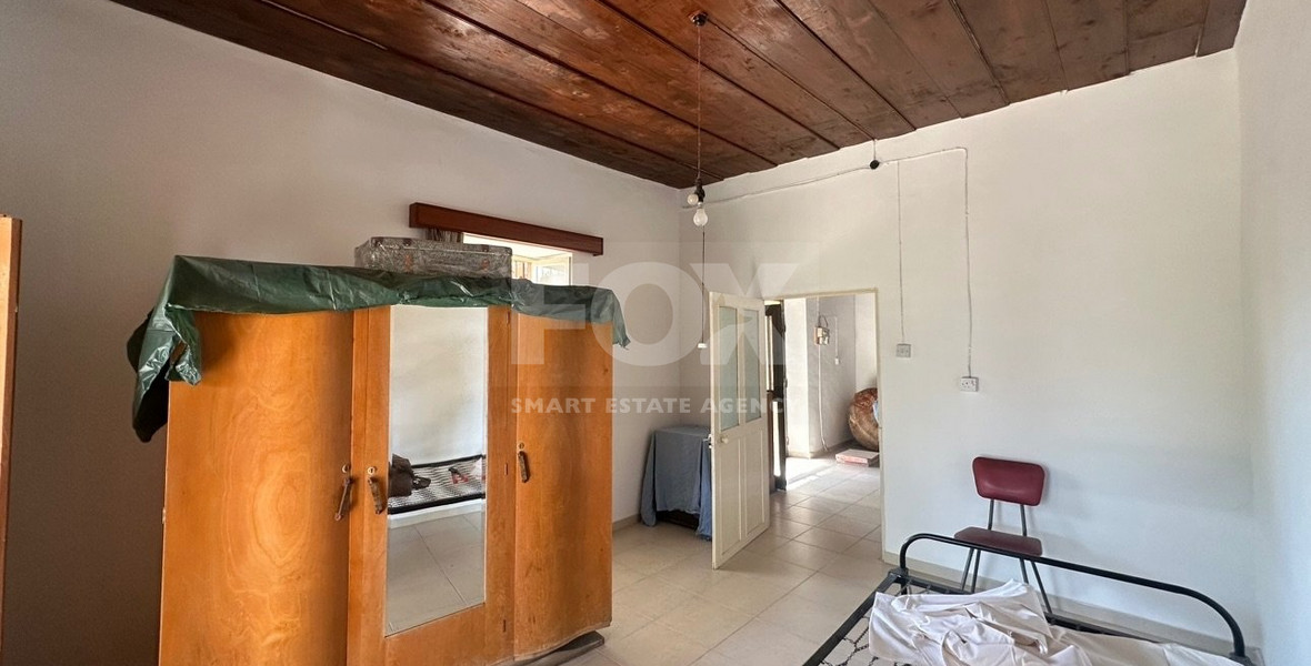 Ground-Floor House on a Corner Plot with High Development Potential in Salamiou Village