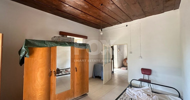 Ground-Floor House on a Corner Plot with High Development Potential in Salamiou Village