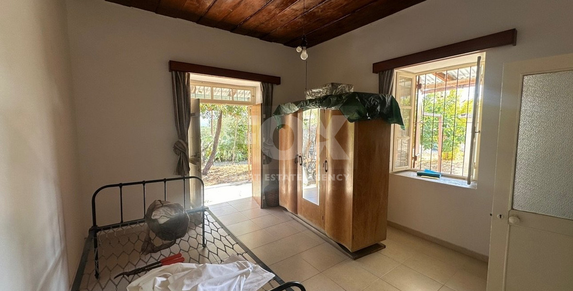Ground-Floor House on a Corner Plot with High Development Potential in Salamiou Village