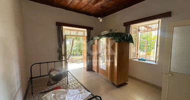Ground-Floor House on a Corner Plot with High Development Potential in Salamiou Village