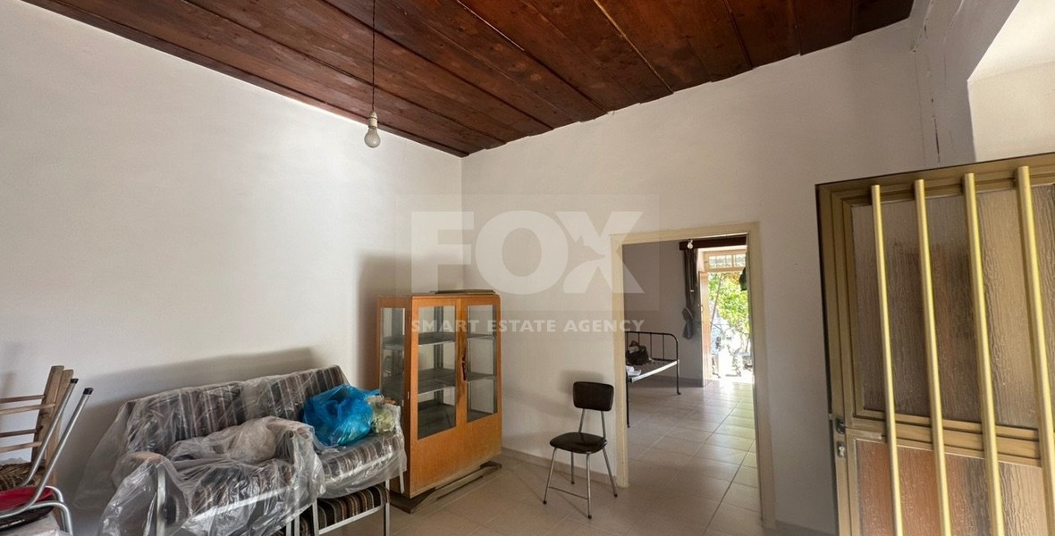 Ground-Floor House on a Corner Plot with High Development Potential in Salamiou Village