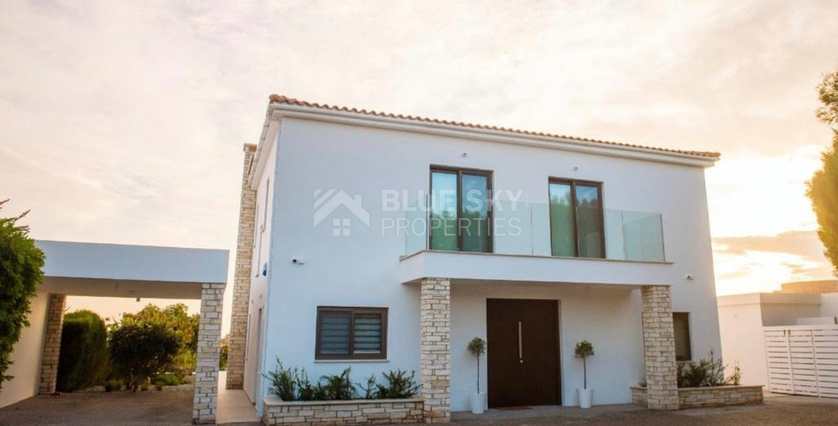 Spacious four bedroom fully Furnished Detached Villa in Sea Caves
