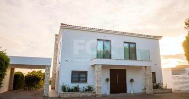 Spacious four bedroom fully Furnished Detached Villa in Sea Caves