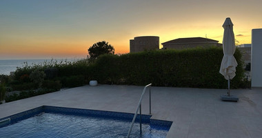 Spacious four bedroom fully Furnished Detached Villa in Sea Caves