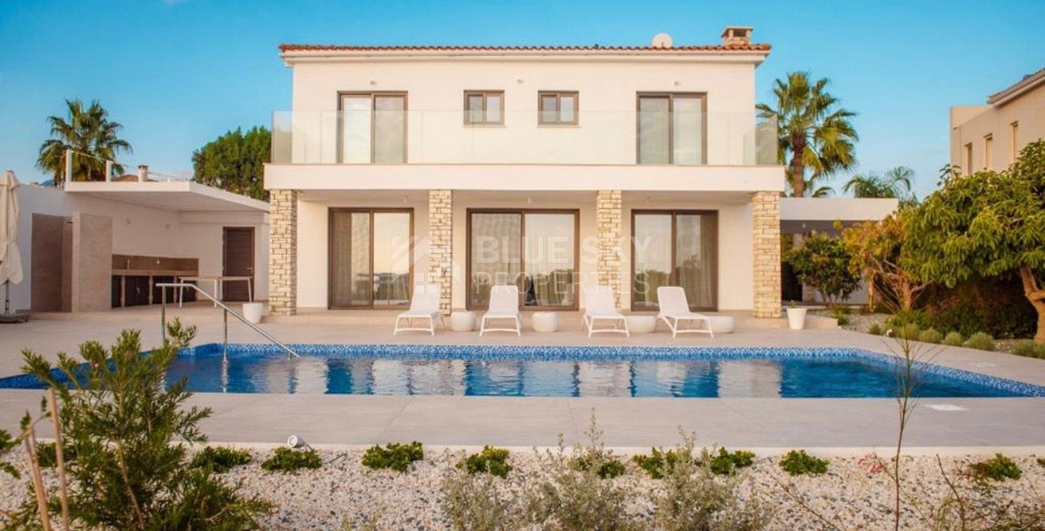 Spacious four bedroom fully Furnished Detached Villa in Sea Caves