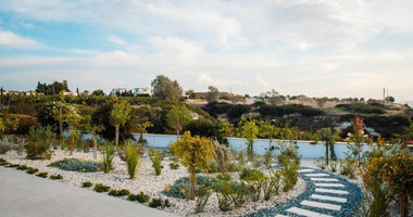 Spacious four bedroom fully Furnished Detached Villa in Sea Caves