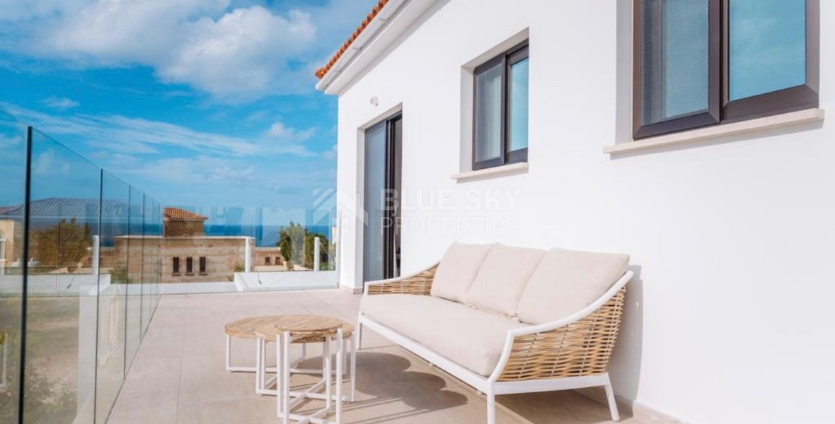 Spacious four bedroom fully Furnished Detached Villa in Sea Caves