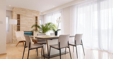 Spacious four bedroom fully Furnished Detached Villa in Sea Caves