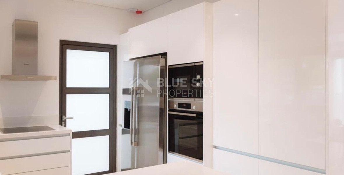 Spacious four bedroom fully Furnished Detached Villa in Sea Caves