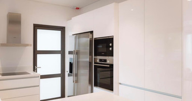 Spacious four bedroom fully Furnished Detached Villa in Sea Caves