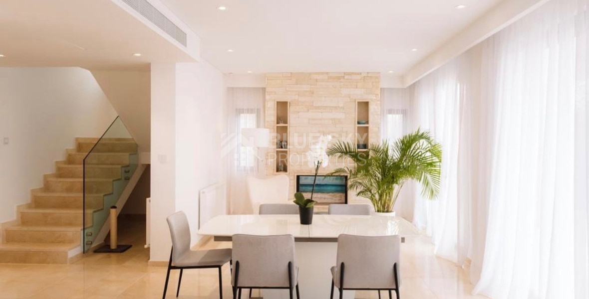 Spacious four bedroom fully Furnished Detached Villa in Sea Caves