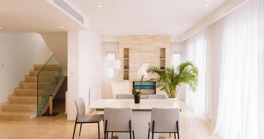 Spacious four bedroom fully Furnished Detached Villa in Sea Caves