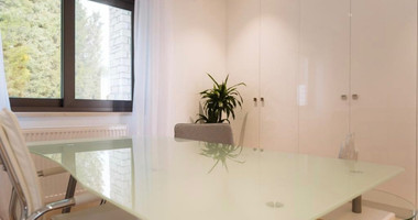 Spacious four bedroom fully Furnished Detached Villa in Sea Caves