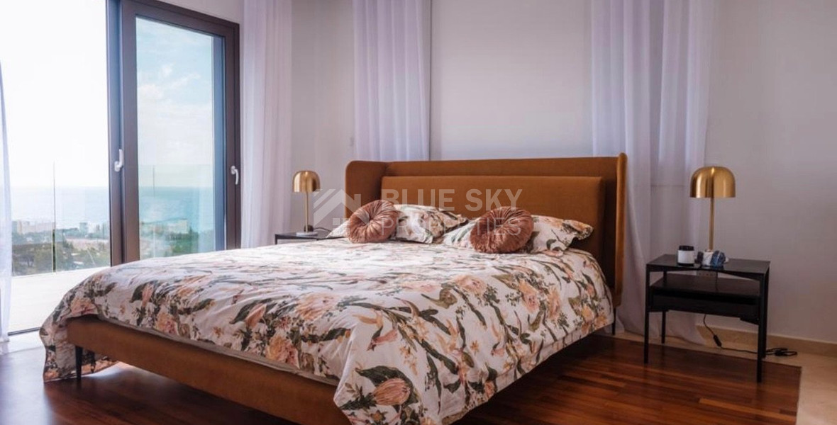 Spacious four bedroom fully Furnished Detached Villa in Sea Caves