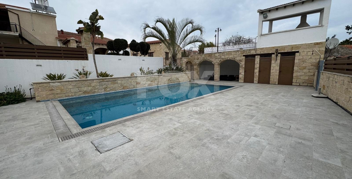 A BEAUTIFUL RENOVATED LISTED PROPERTY WITH PRIVATE GATED ENTRY AND SWIMMING POOL.