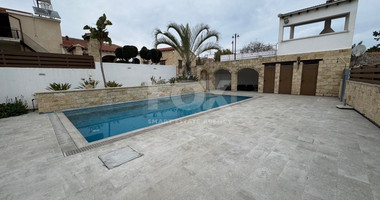 A BEAUTIFUL RENOVATED LISTED PROPERTY WITH PRIVATE GATED ENTRY AND SWIMMING POOL.