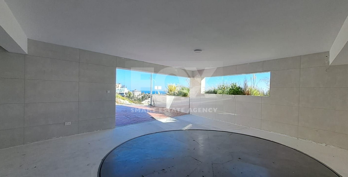 Four plus one bedroom Luxury Villa for Rent in Agios Tychonas
