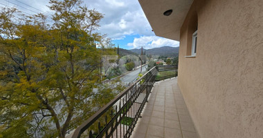 Spacious unfurnished 7 bedroom house with pool in Asgata