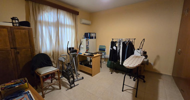 Spacious unfurnished 7 bedroom house with pool in Asgata