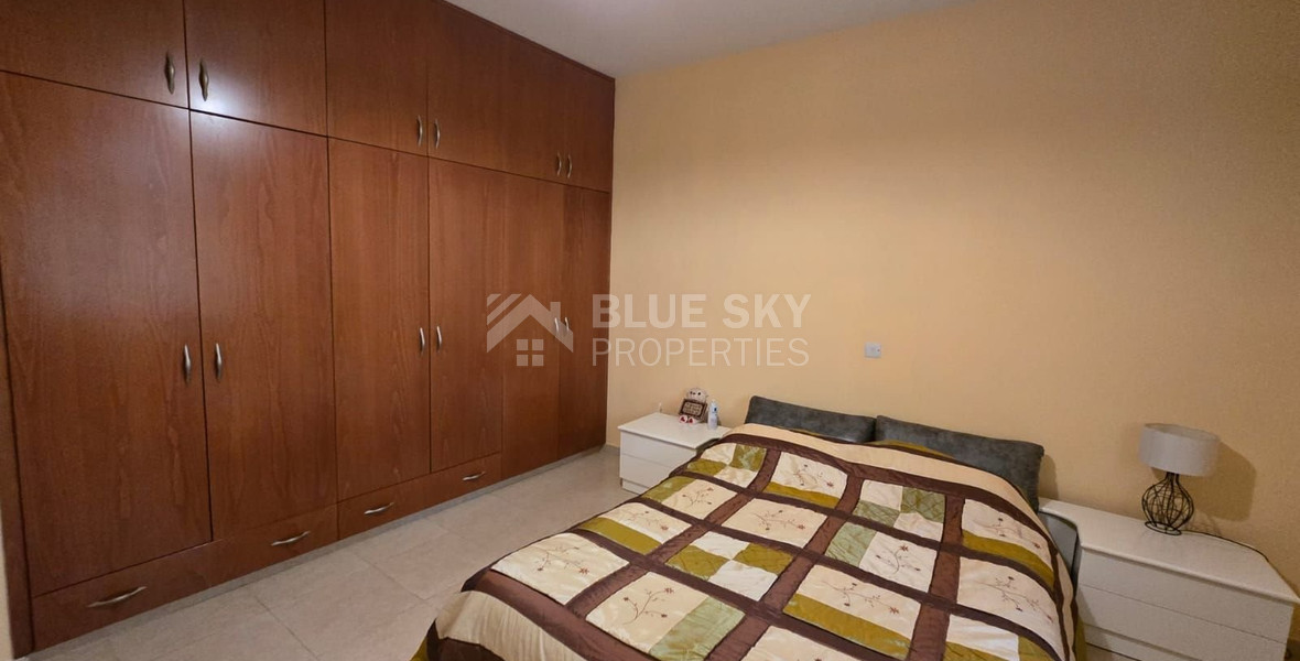 Spacious unfurnished 7 bedroom house with pool in Asgata